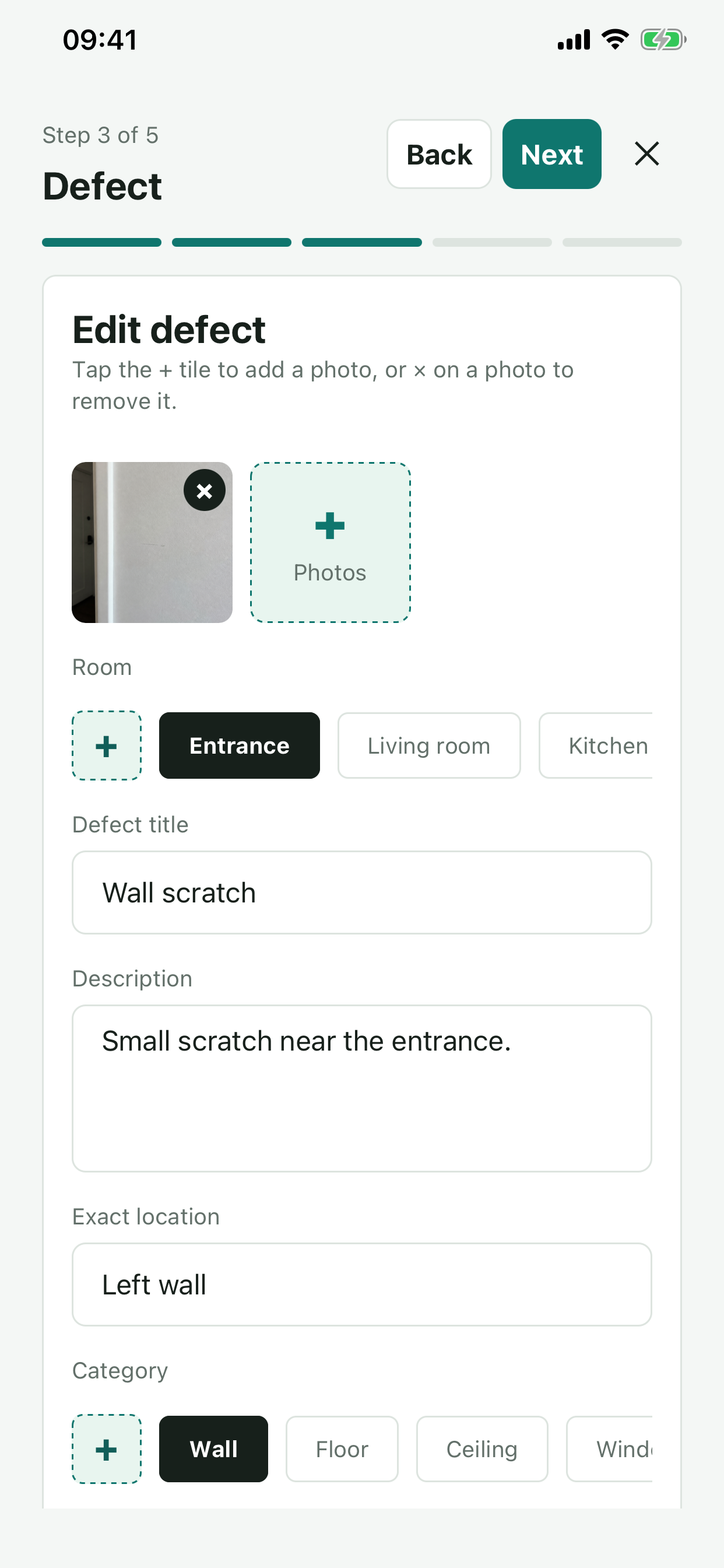 ImmoConstat defect entry with a photo, room, description and exact location